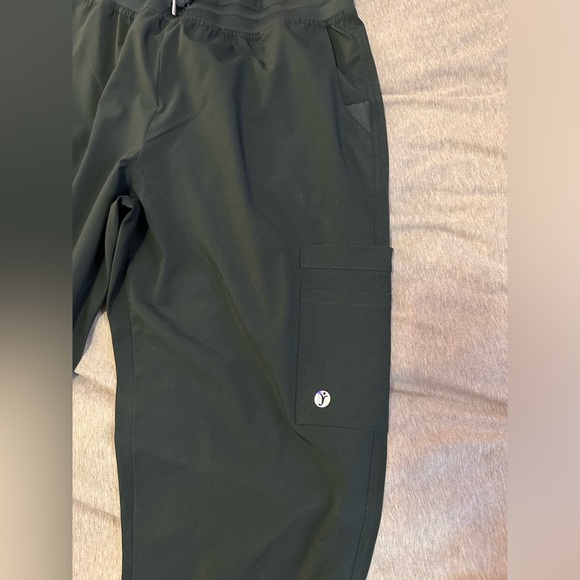 Scrubletics cargo style scrub pants, size large - Picture 4 of 4